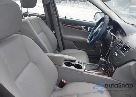 2008 Mercedes-Benz C 300 Luxury 4Matic/Sport 4Matic из США, поврежденный, VIN WDDGF81X78F056829